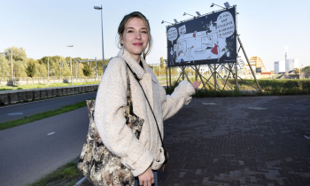 Tessa bij bouwbord.jpg